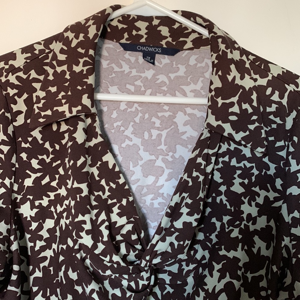 Chadwicks V-neck Top * 1X - Picture 2 of 12